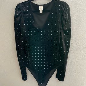 H&M Puff Sleeve Velvet Rhinestone Bodysuit 🖤